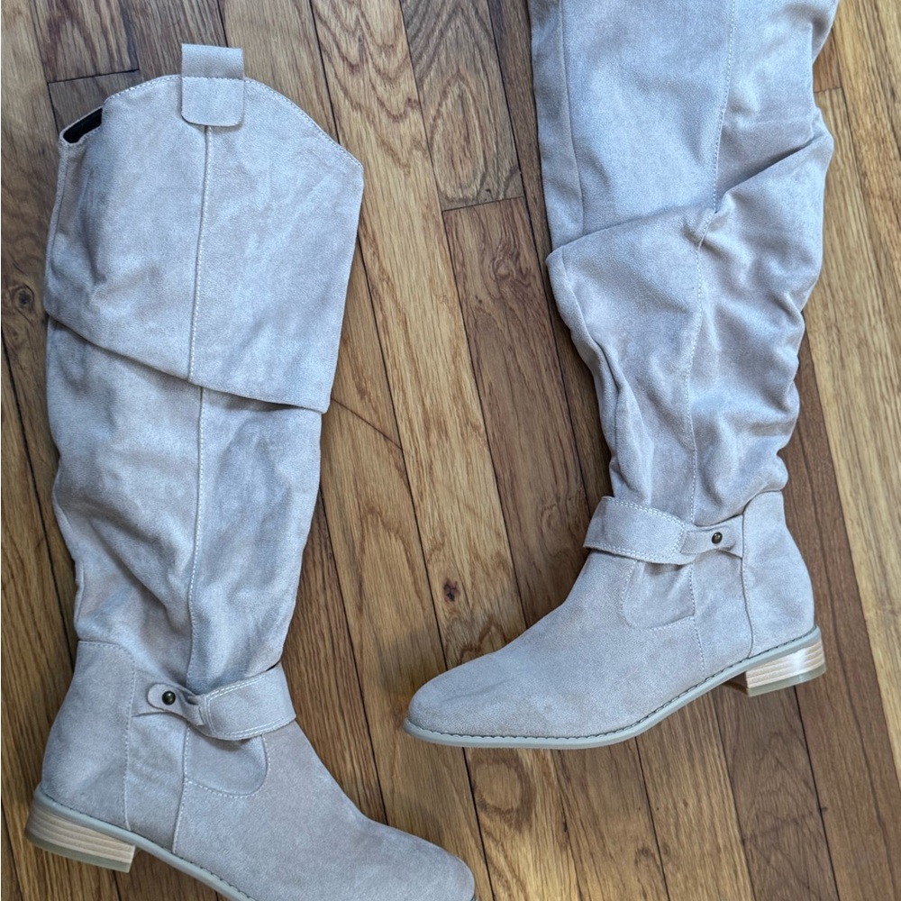 Stylish Women's Knee-High Boots in Light Tan